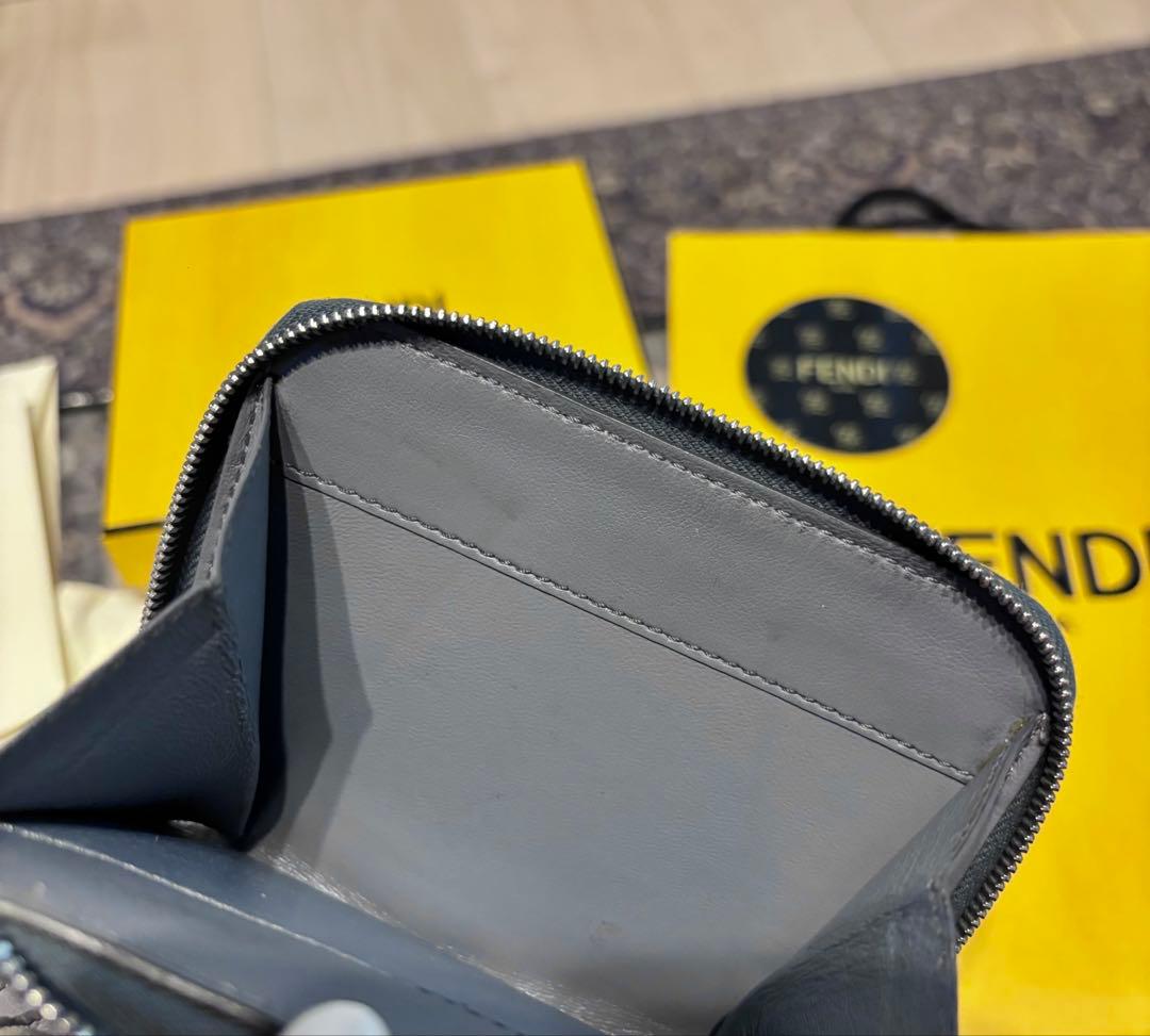 FENDI くすみブルー 二つ折り財布