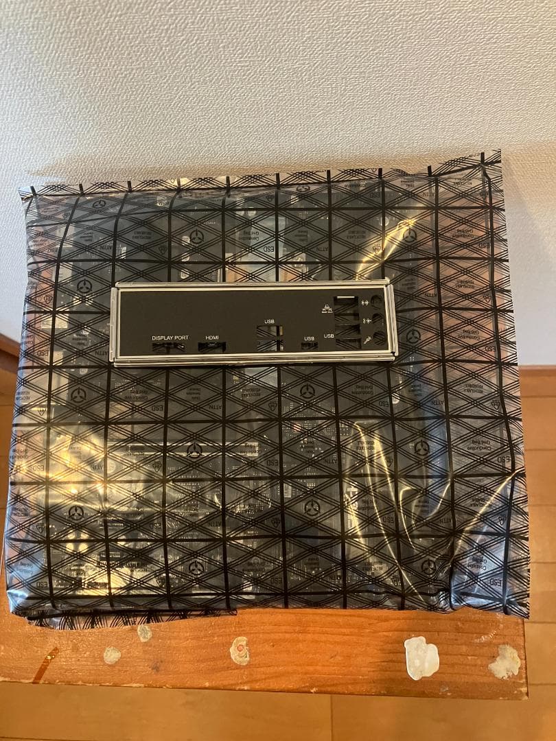 Asrock A620M mATXマザボ/AMD Wraith Prismクーラ