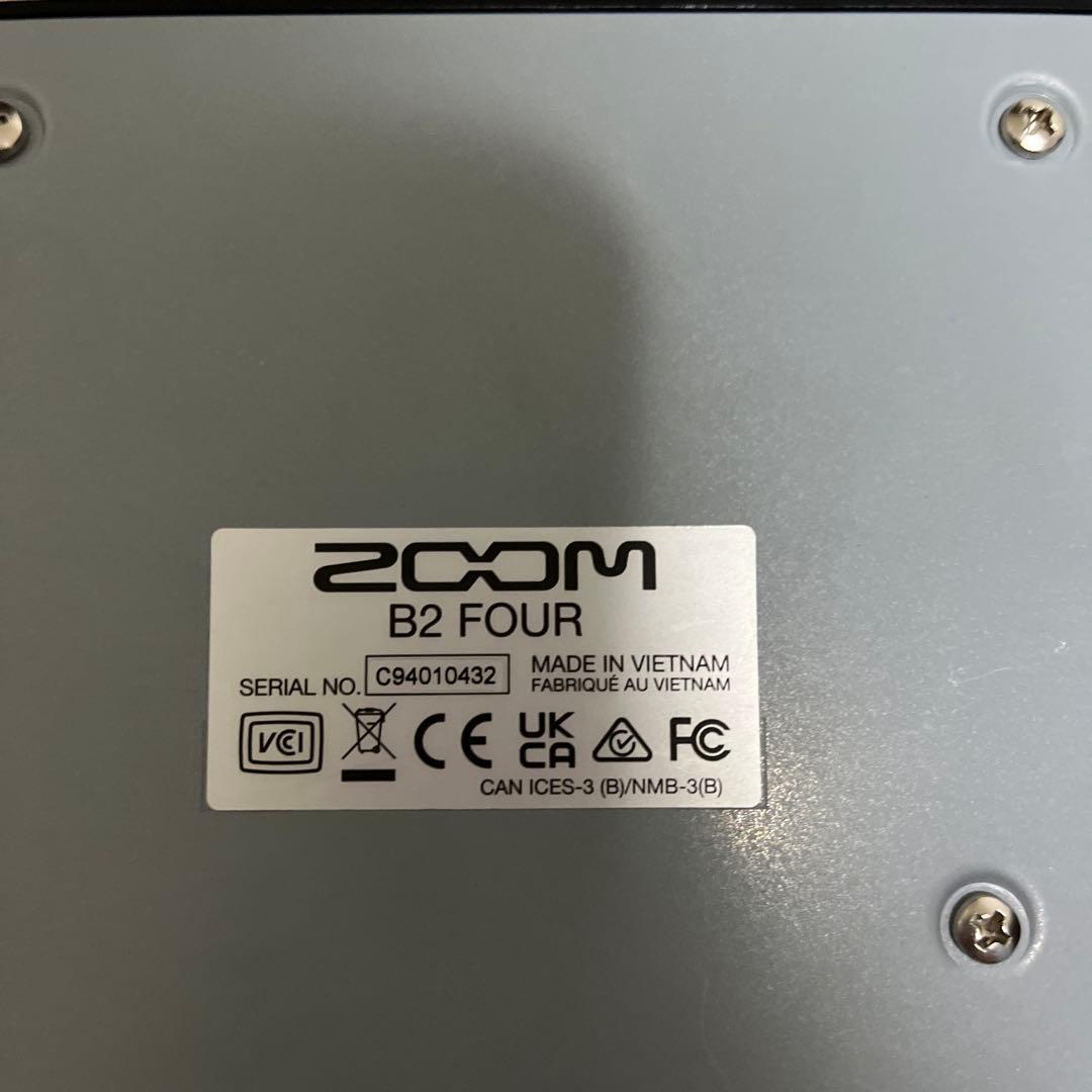 Zoom b2 four ベース　マルチエフェクター　初心者　中級者
