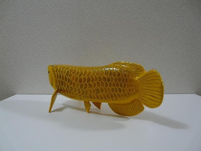 木彫り　置物　アロワナ
