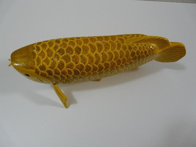 木彫り　置物　アロワナ