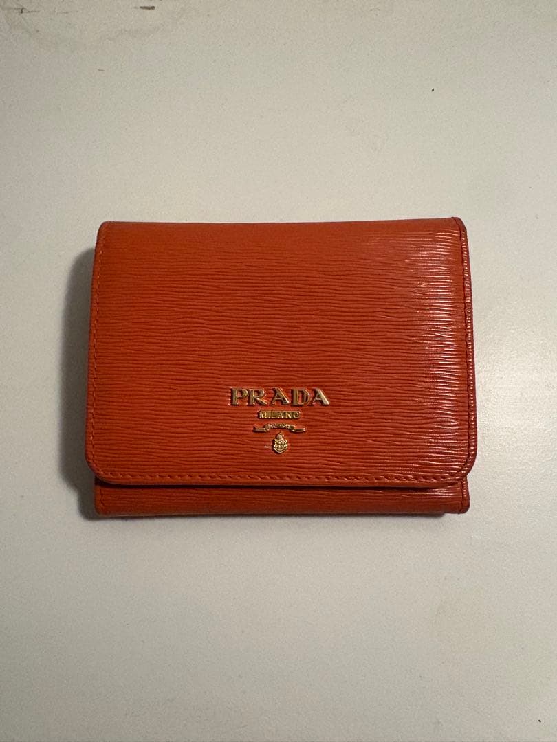 PRADA オレンジ 二つ折り財布
