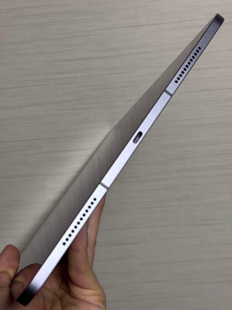 未使用に近いIPad Air 第7世代 13インチ WiFi+Cellular