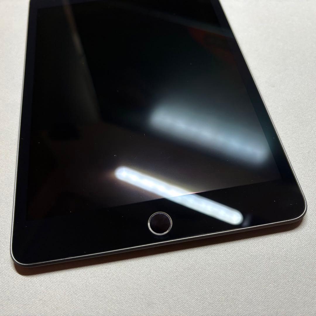 第5世代 iPad mini5 cellularモデル (simロック解除済)