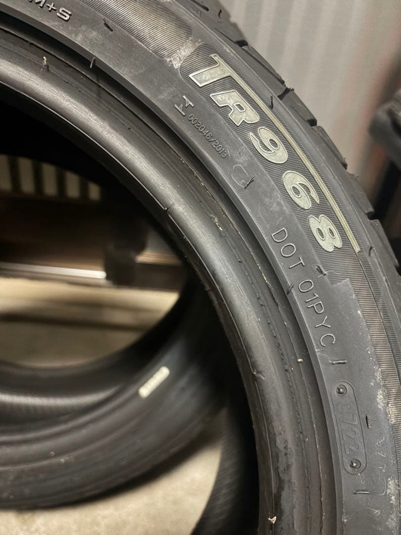 トライアングル　タイヤ　215 45 17 2022年製　走行少