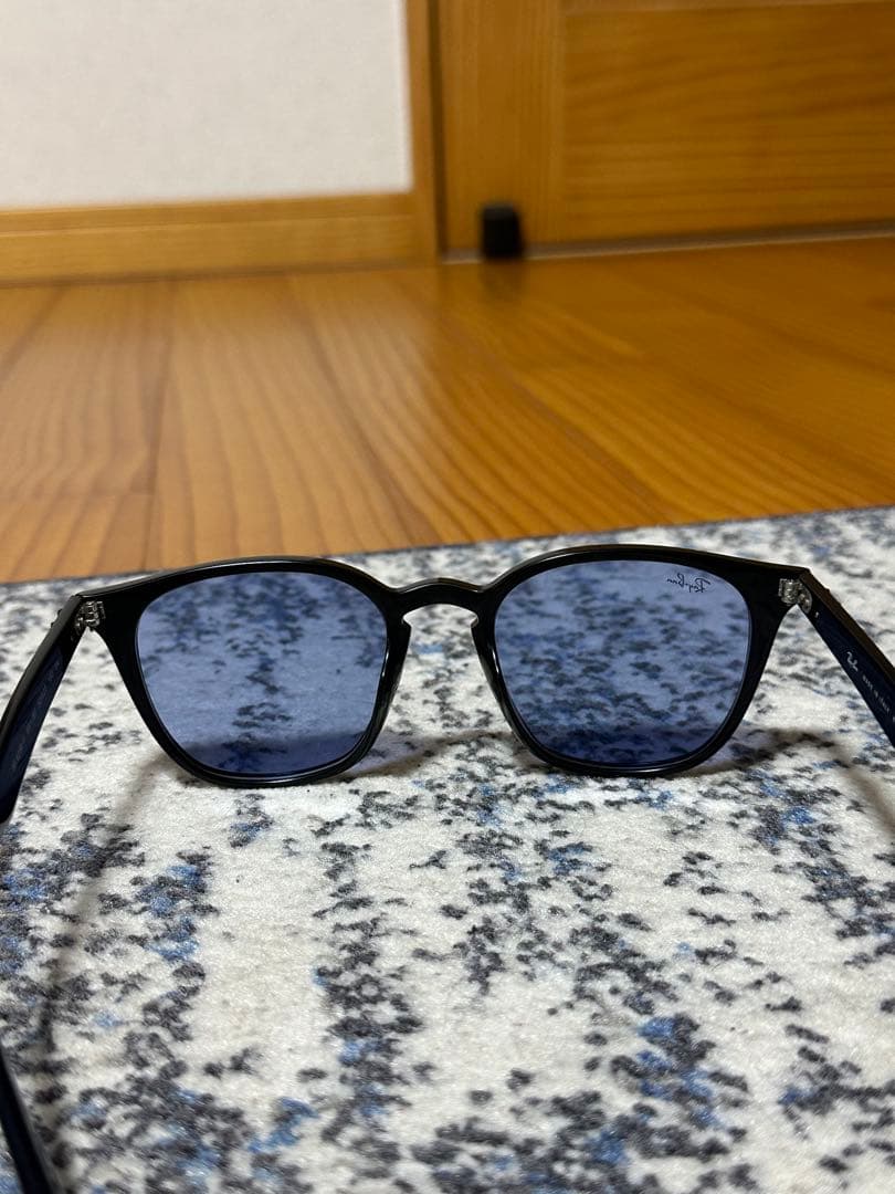 Ray-Ban ボストン型 サングラス 黒フレーム 青レンズ