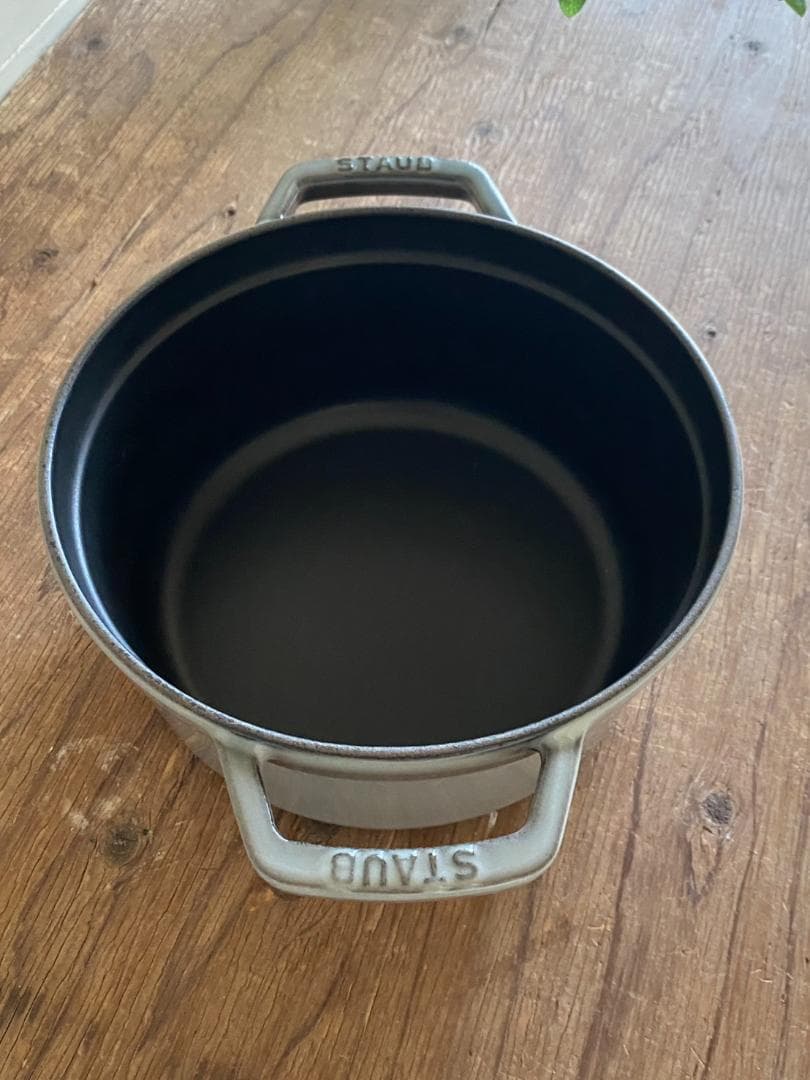 STAUB La Cocotte 22cm 両手鍋 鋳物鍋 ラウンド