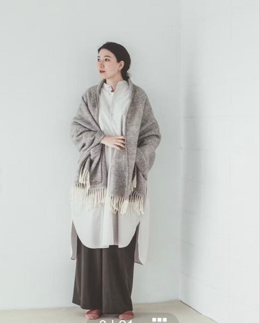 LAPUAN KANKURIT ポケットショール（grey-white）