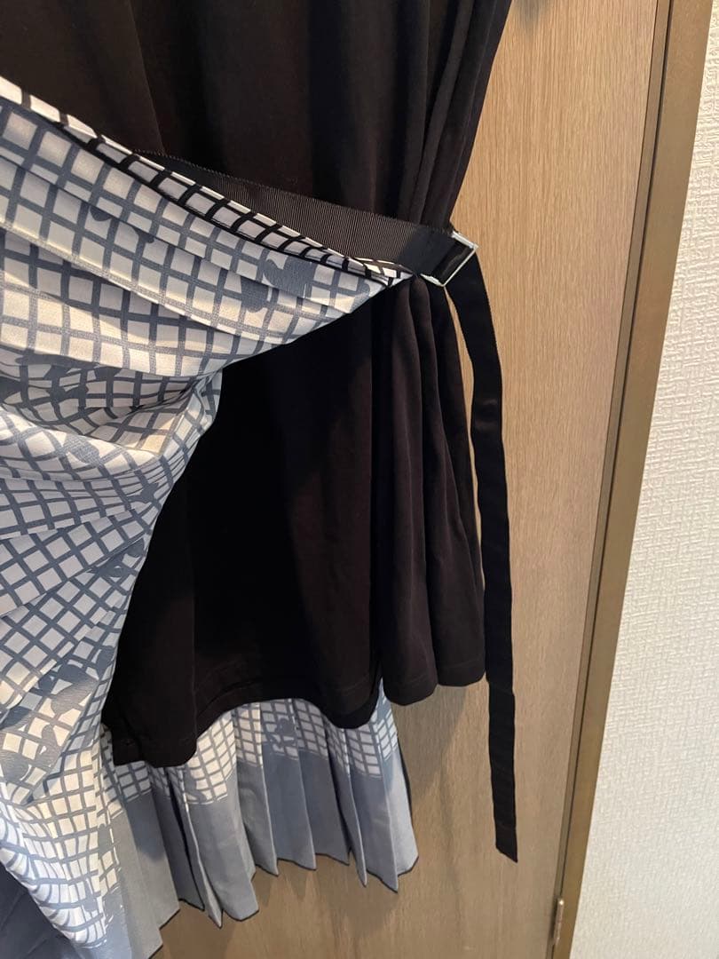 お値下げしました！sacai 18-036 18ドッキングプリーツワンピース