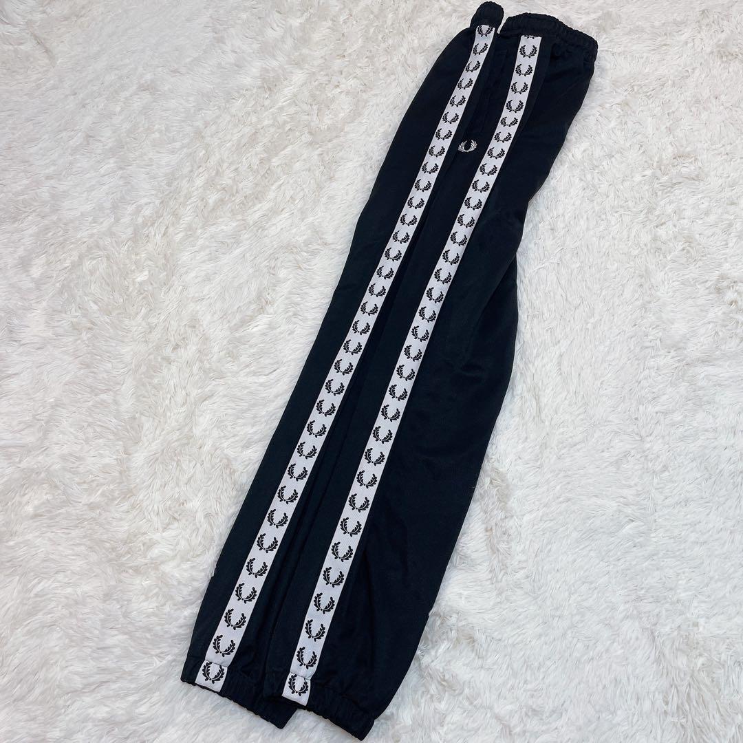 【美品】FRED PERRY T5510 ローレル テープ トラックパンツ M