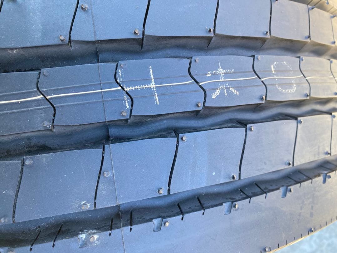 DUNLOP DECTES SP122 215/70R17.5 1本のみ2024