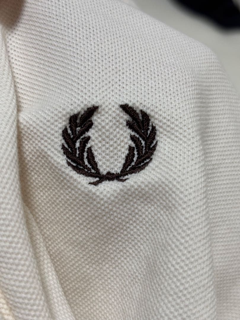【Ray BEAMS 】別注／FRED PERRY ポロシャツ（ライトエクリュ）