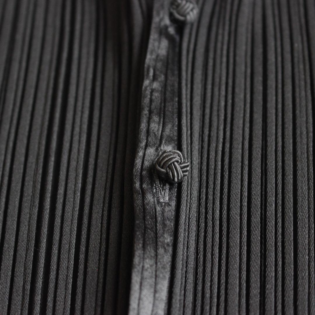 【極美品】ISSEIMIYAKE チャイナボタン プリーツカーディガン M