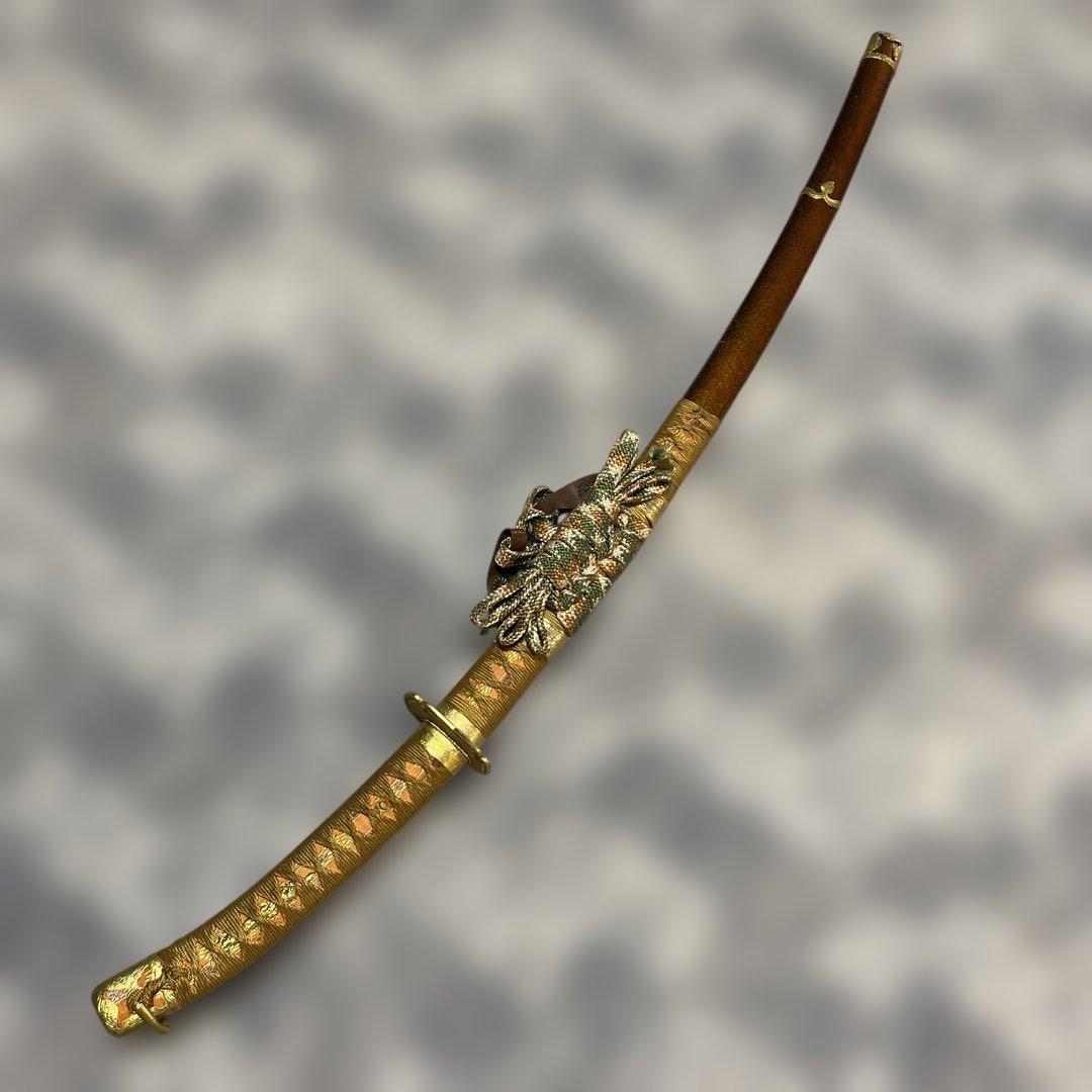 模造刀 太刀 金茶柄 太刀型金鍔 金口金尻梨地呂鞘