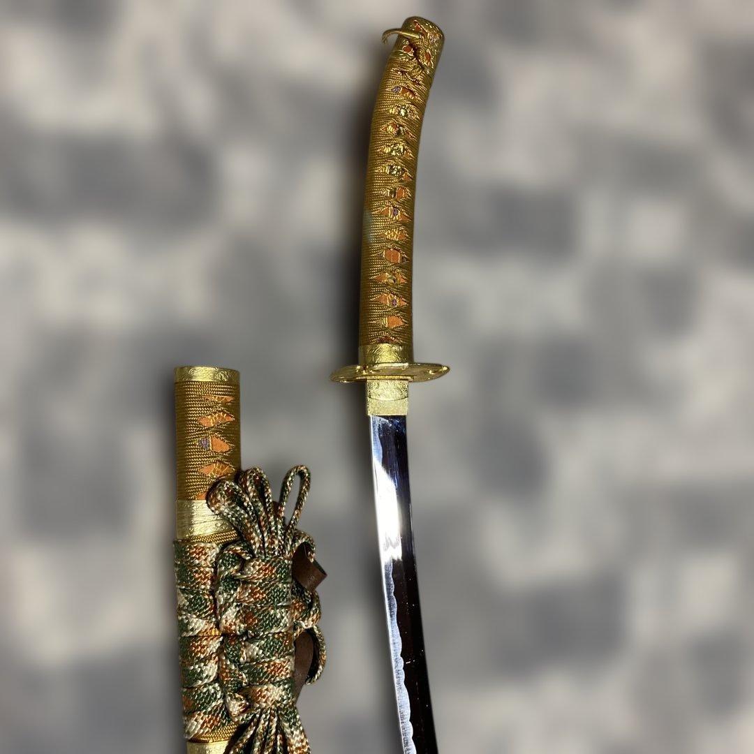 模造刀 太刀 金茶柄 太刀型金鍔 金口金尻梨地呂鞘