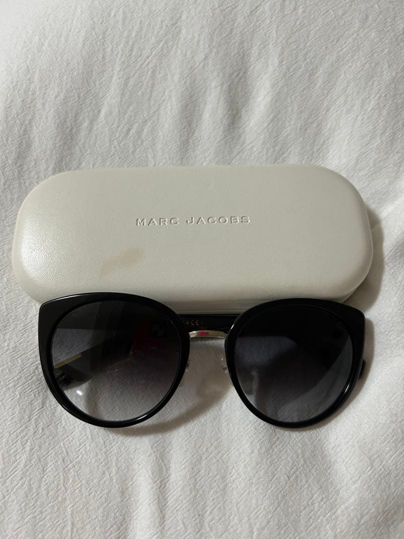 MARC JACOBS ブラックサングラス ケース付き