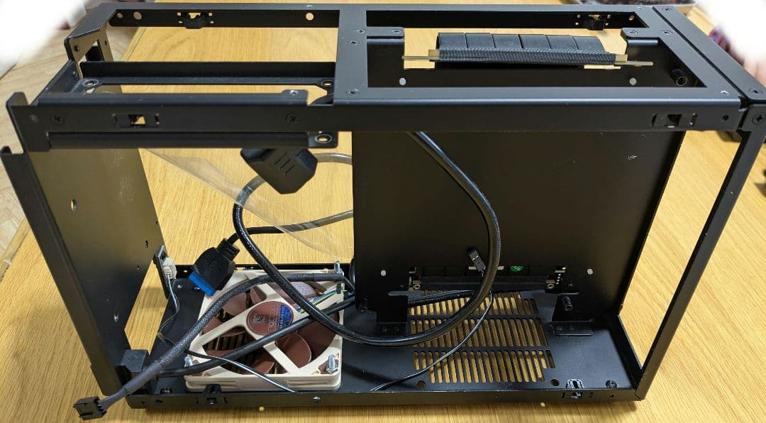 DAN CASE A4-SFX V4 シルバー Mini-ITX PCケース
