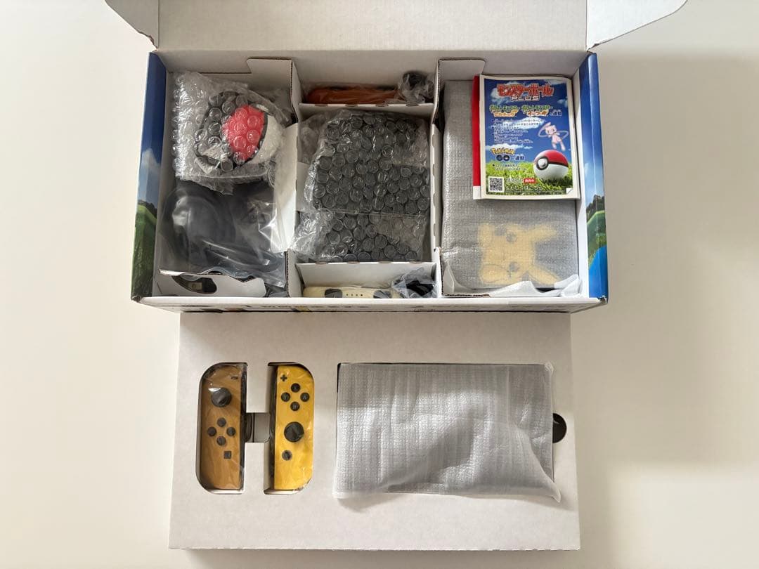 Nintendo Switch Let's Go! Pikachu!セット