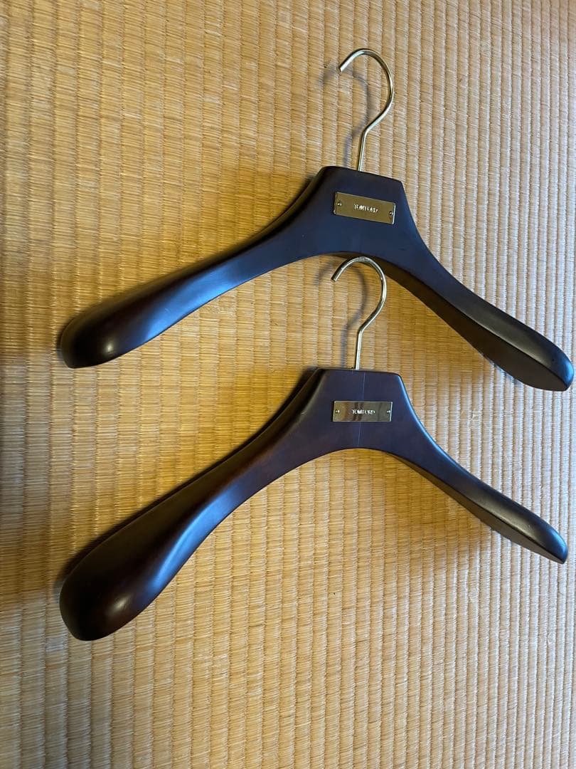 トムフォード　木製ハンガー2本セット