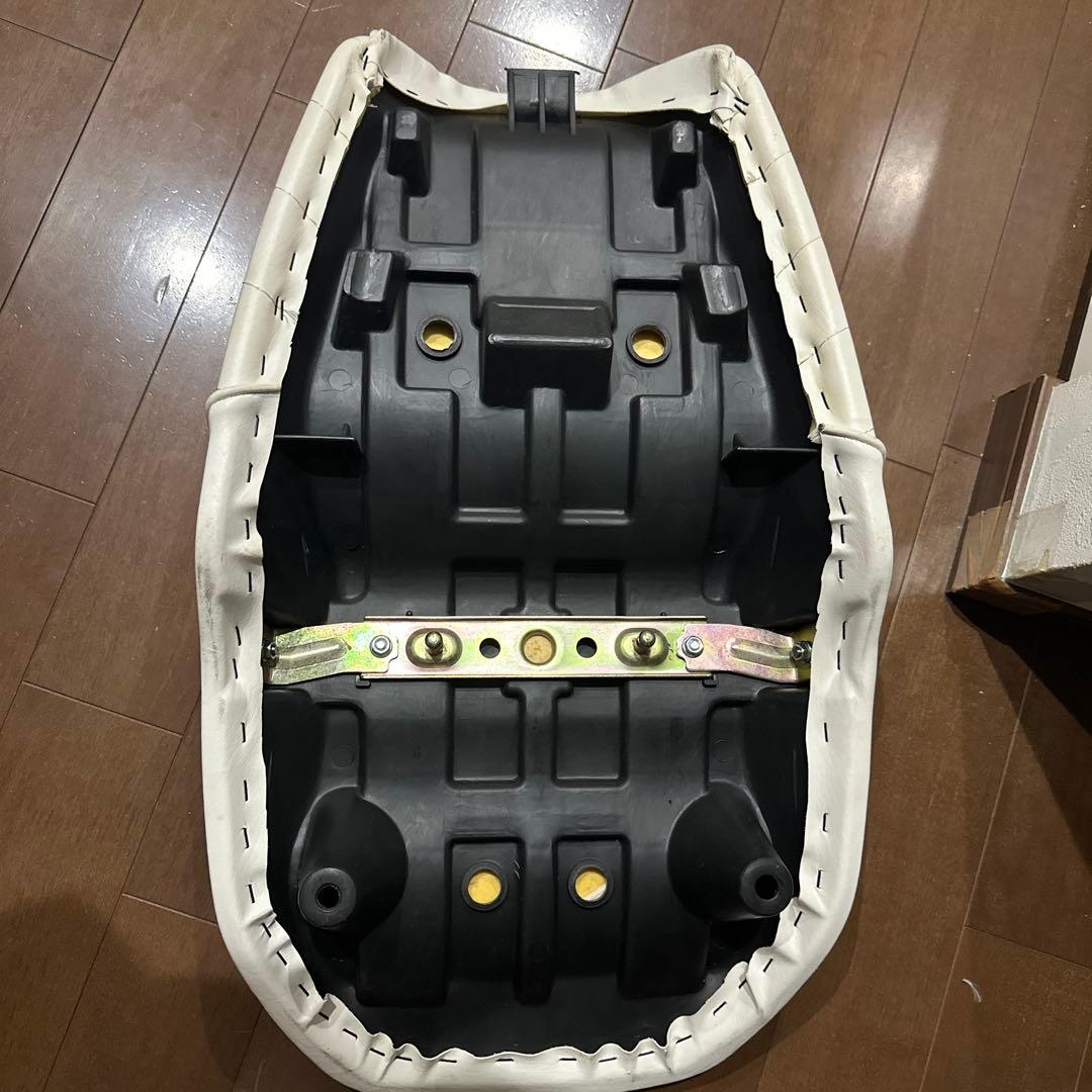 SUZUKI インパルス 400シート ホワイト