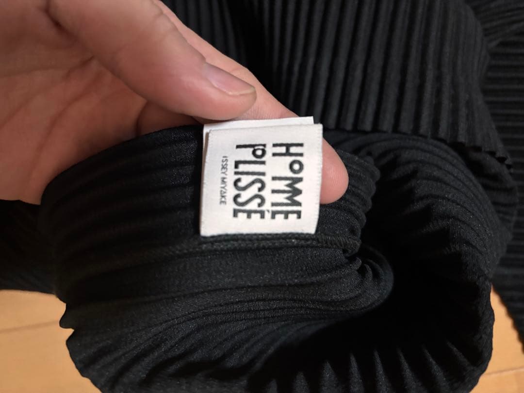 HOMME PLISSE ブラック Tシャツ
