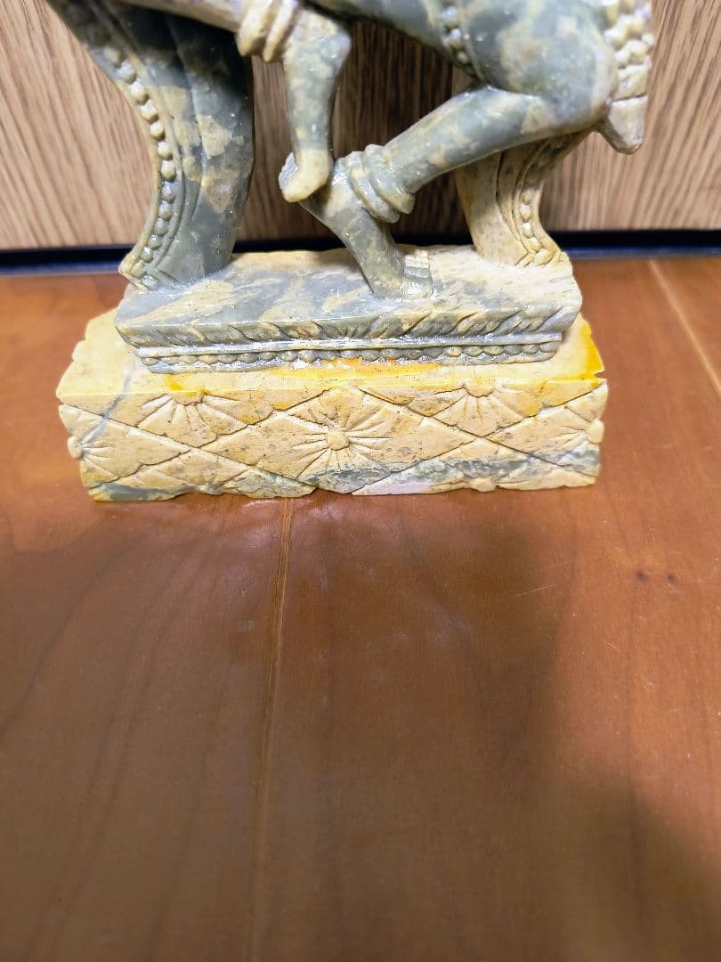 カンボジア　アプサラ像　翡翠　希少　レア　美品