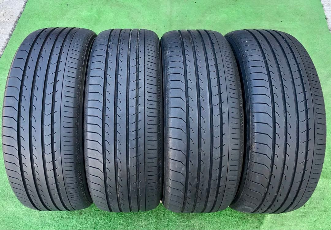 215/55 R17 YOKOHAMA BluEarth RV-03、2022年