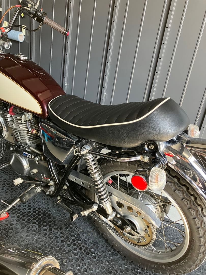 SR400 社外　シート　タックロール　白パイピング　キャブ車