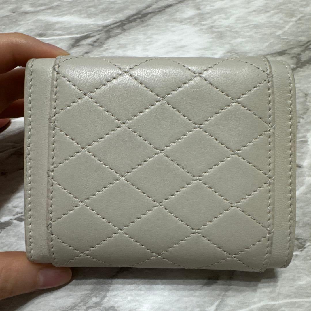【値下中】SAINT LAURENT キルティング ホワイトベージュ三つ折り財布