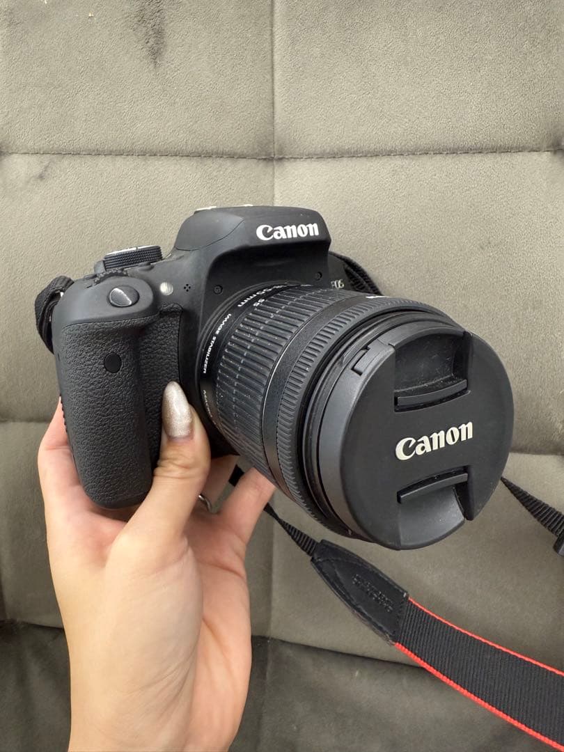 本日のみ大幅値下げ中！Canon EOS Kiss X8iデジタル一眼レフカメラ