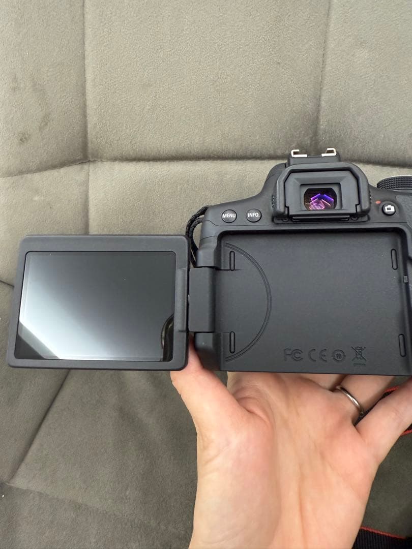 本日のみ大幅値下げ中！Canon EOS Kiss X8iデジタル一眼レフカメラ