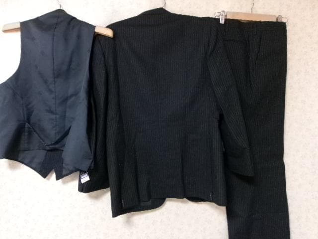 98752　新品135000円　ダックス　スーツ3点　グレーストライプ　背抜き