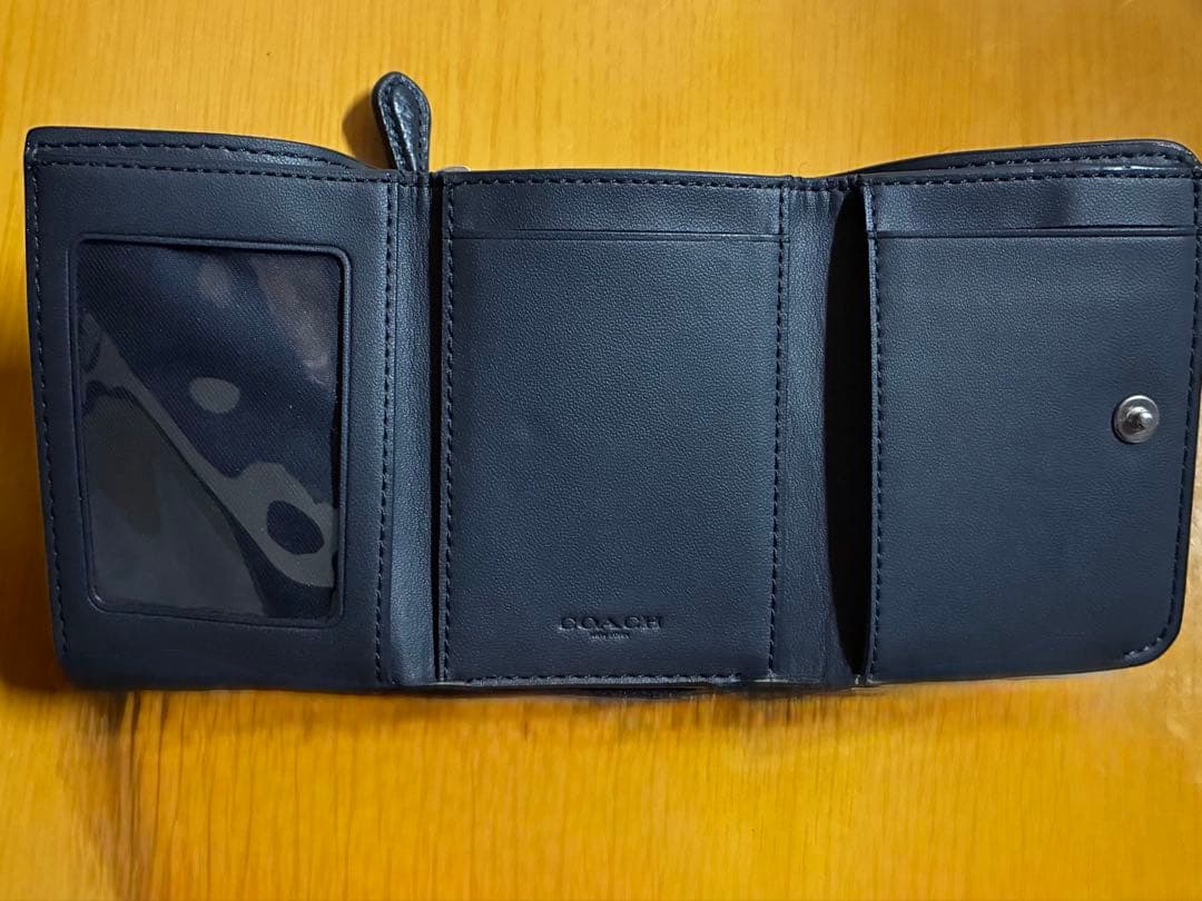 T*z様 COACH レザー三つ折り財布 ストライプデザイン