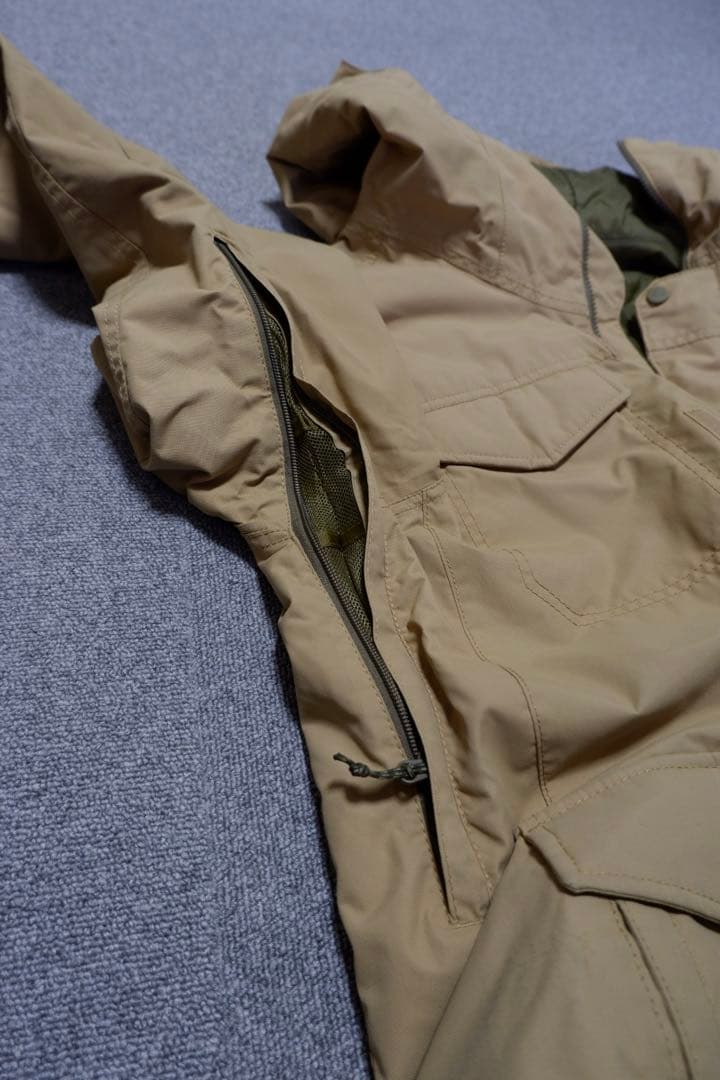 【値下げ中】BURTON スノーボードジャケット Sサイズ ベージュ