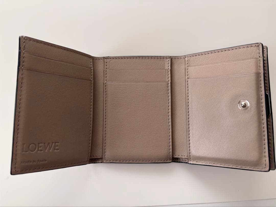 yuu　LOEWE グレー 三つ折り財布
