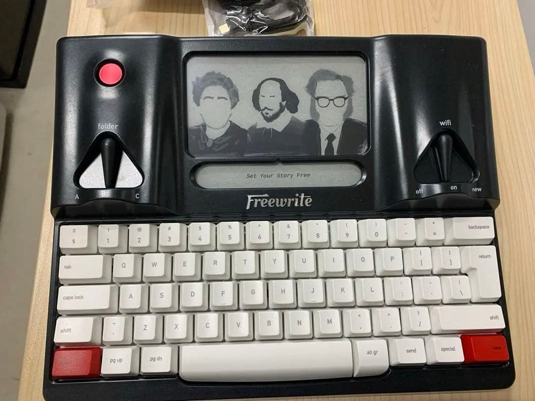 Astrohaus Freewrite スマートタイプライター 未使用に近い