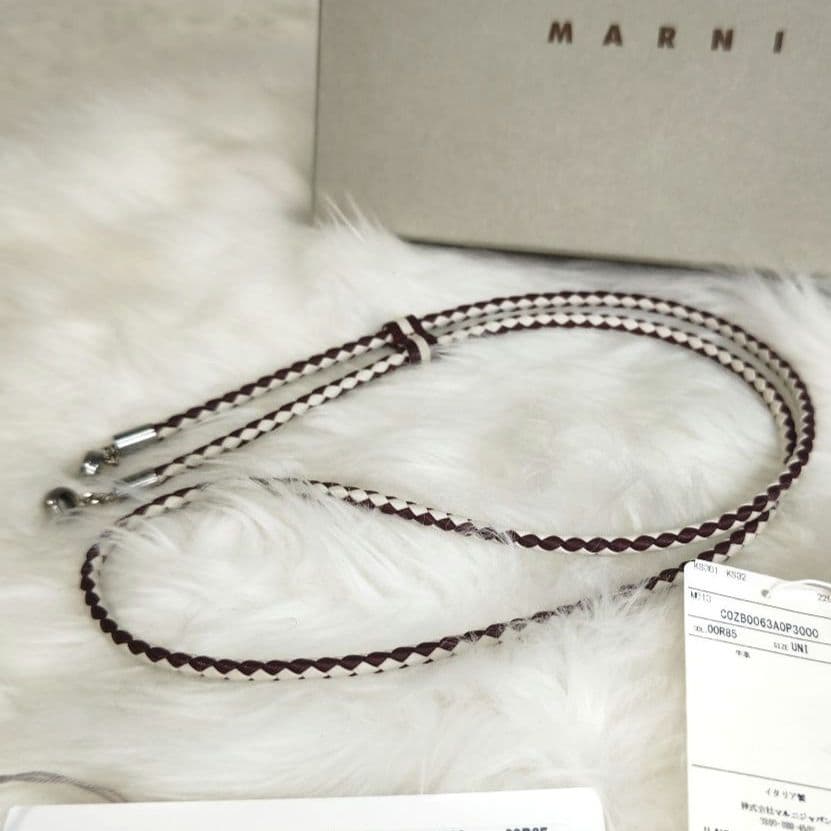 マルニ　牛革　レザー　ネック ストラップ　ネック レス　アクセサリー