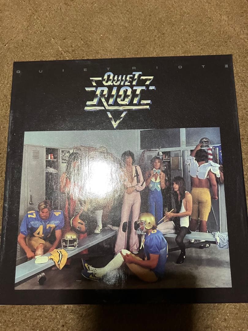 Quiet Riot 1st.2nd CD＋ブックレット・バッジ2個　収納box