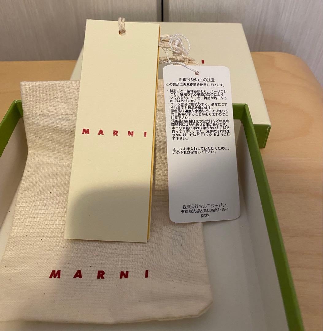 二つ折りウォレット、マルニシンボル刺繍入り 定価¥ 86,900 新品未使用品