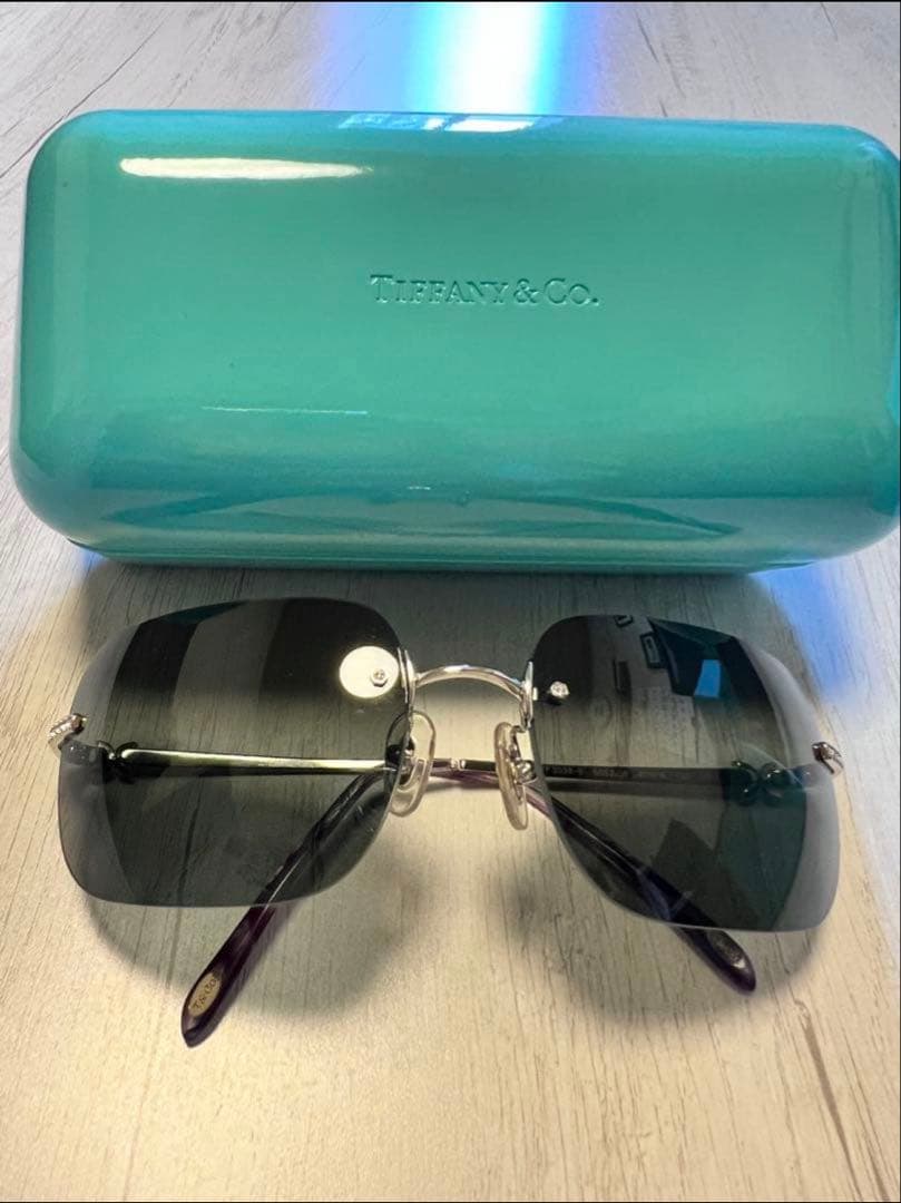 Tiffany & Co. 装飾付きサングラス