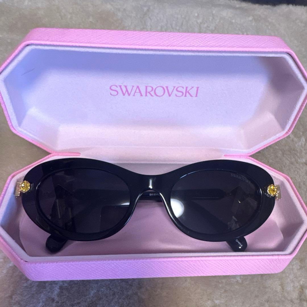 Swarovski ブラックサングラス ケース付き　箱付き　証明書付き