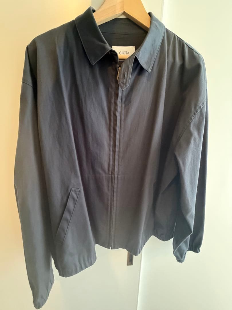 CIOTA スビンコットンギャバジンスイングトップ(NAVY) ブルゾン