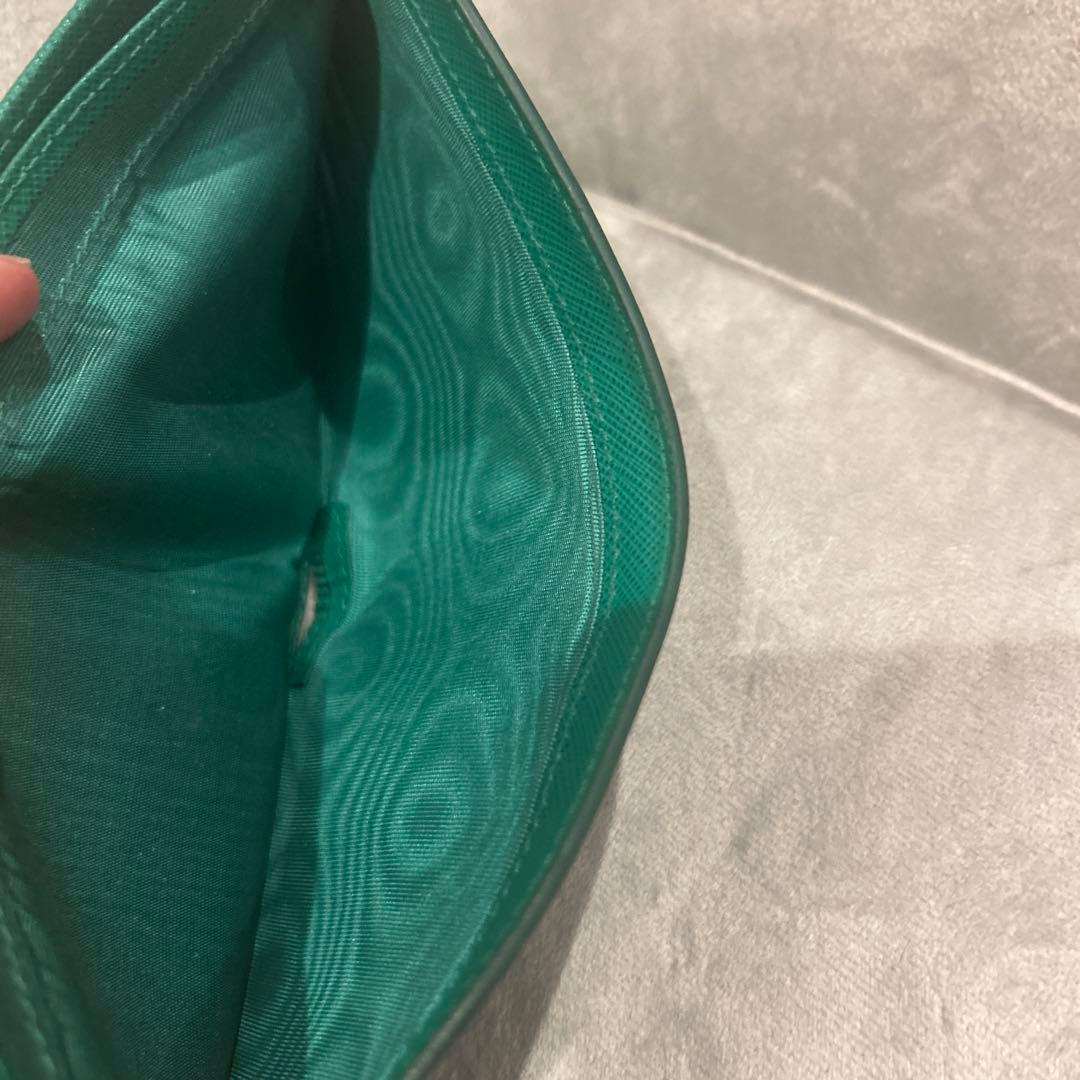 PRADA グリーン　二つ折り財布