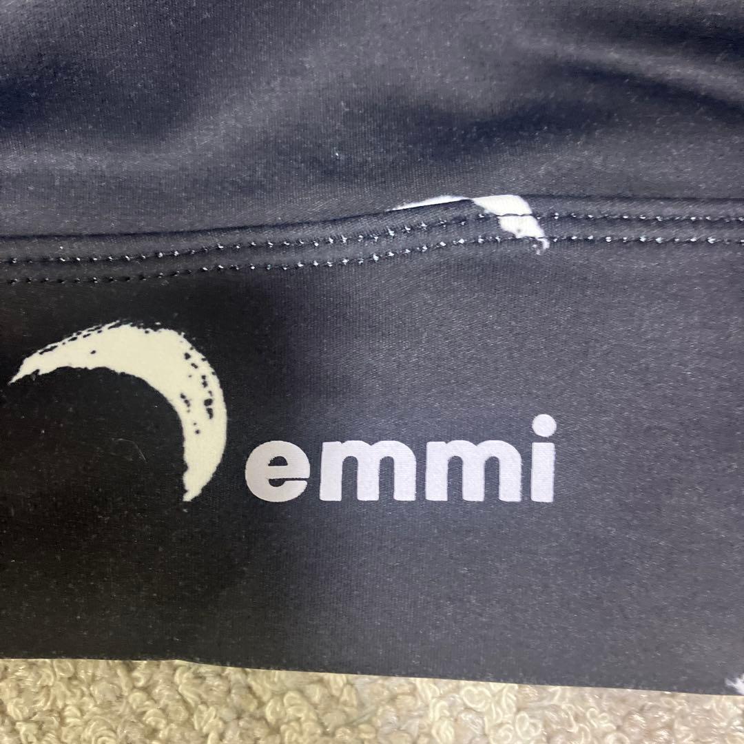 emmi ヨガウェアセット ブラック 月模様