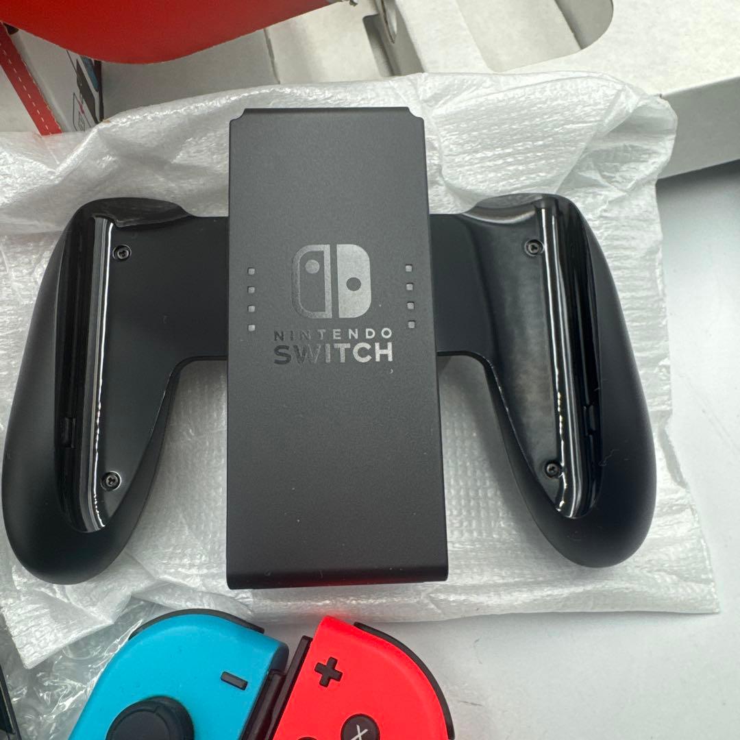 ②Nintendo Switch 本体 ネオンレッド/ネオンブルー
