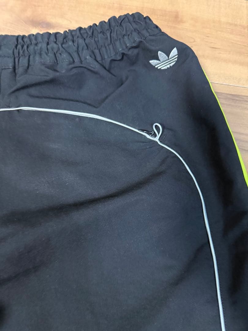 adidas × always トラックパンツ