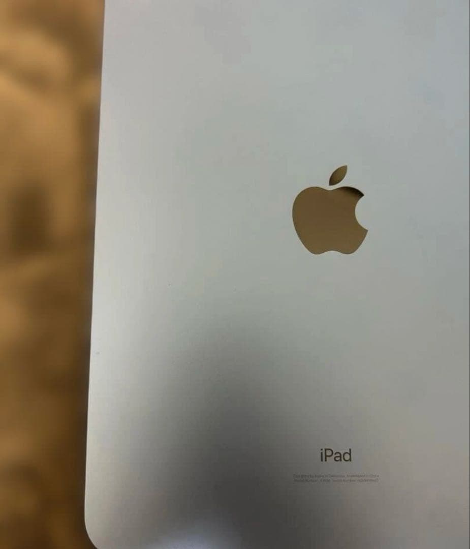 とお　iPad　10.9インチ 第10世代64GB ブルー