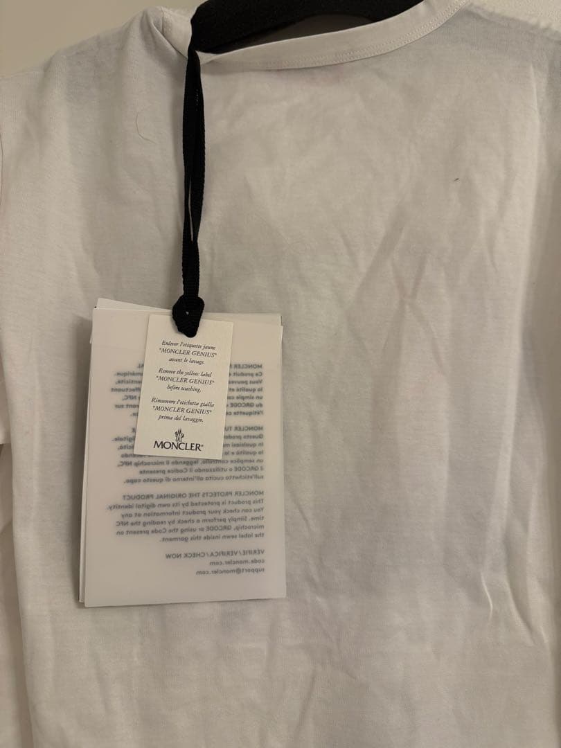モンクレールタグ付きＴシャツ