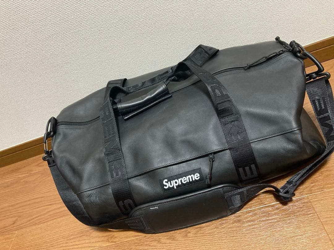 バッグ supreme leather duffle bag