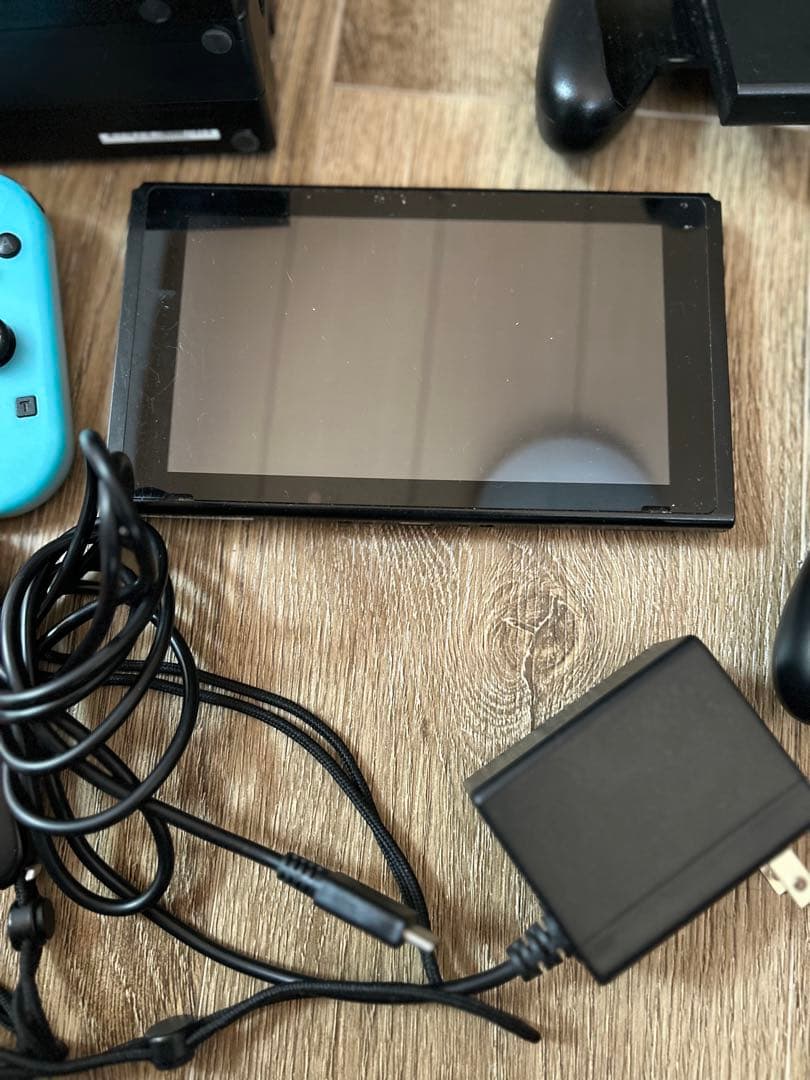 Nintendo Switch 本体とジョイコン　付属品